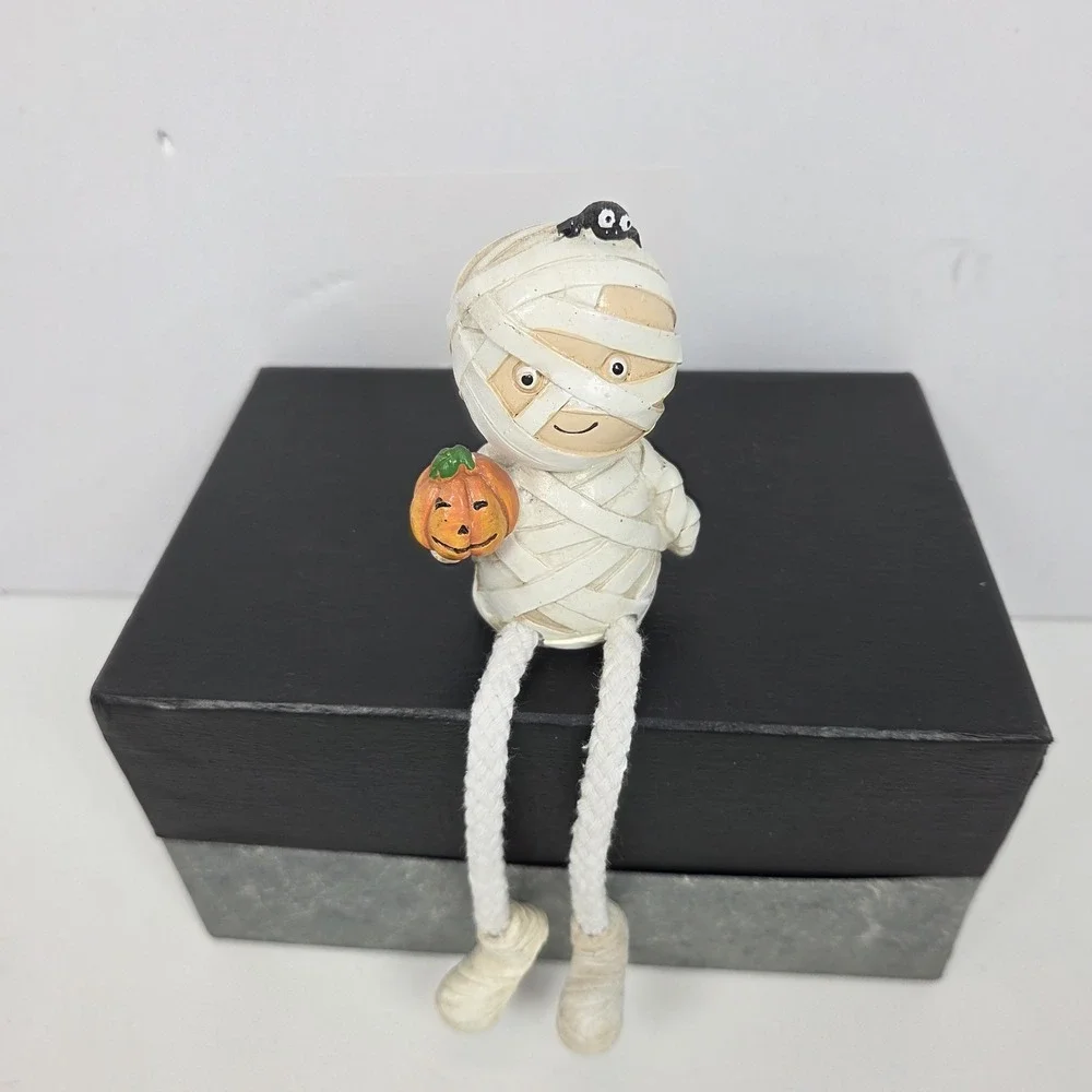 Vtg RARE Mummy Holding Pumpkin Sitting on Shelf 6